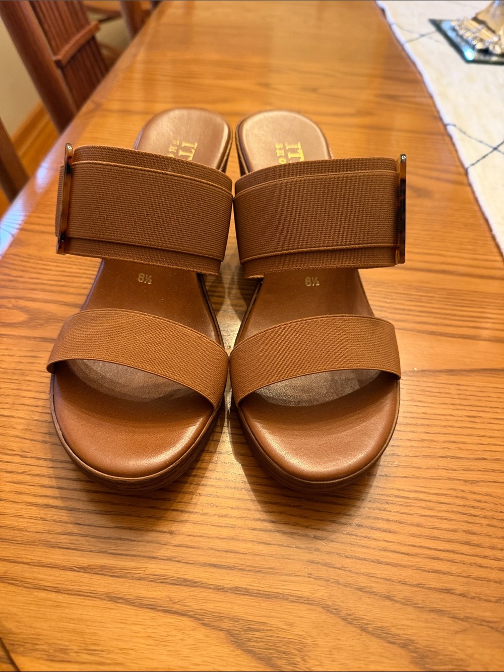 Cute never worn wedge slides sz 8 1/2